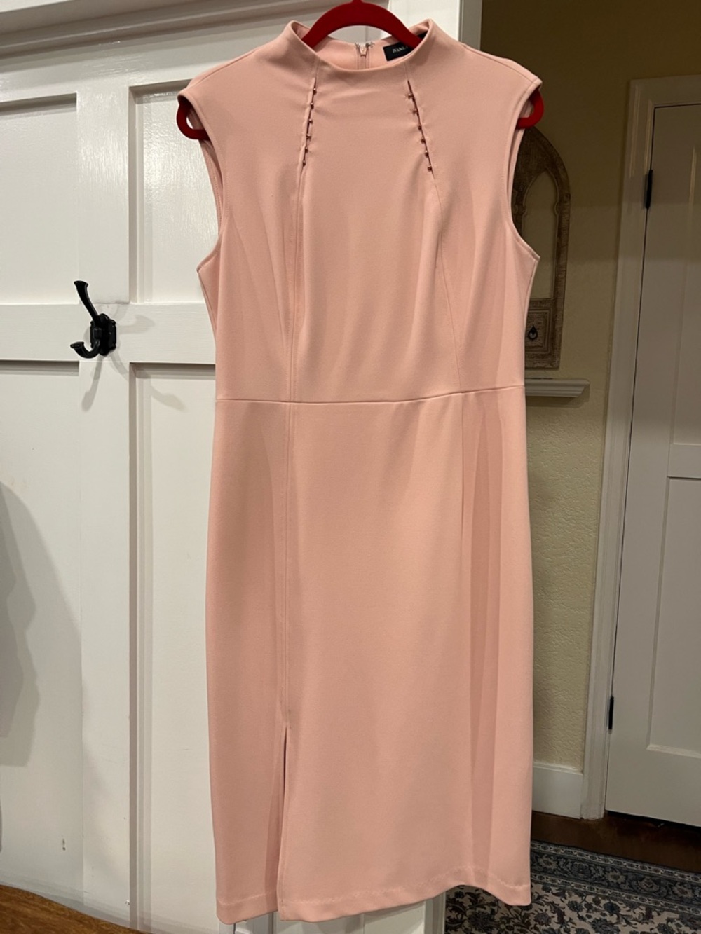 Ivanka Trump Elegant Sleeveless Sheath Dress in Blush Pink